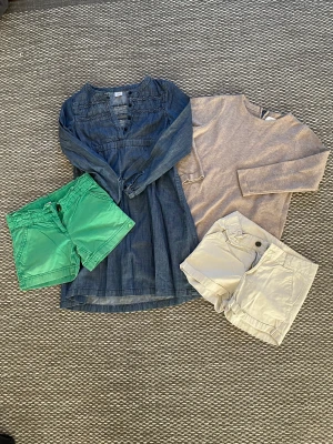 Barnkläder strl 134 - Tjej barnkläder i strl 134😄Väldigt bra skick och inte använda så många gånger💕Säljer för att de är väldigt små💗