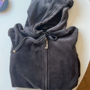 Juicy Couture hoodie - I princip helt oanständigt. Väldigt gott skick! 