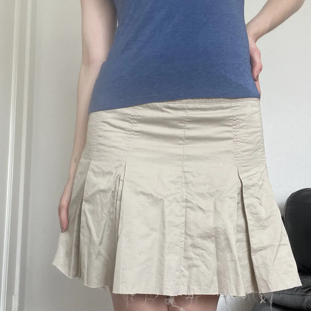 Jättefin kjol köpt secondhand som jag har klippt av själv (skriv för närmare bild) frakt står köparen för<33. Kjolar.