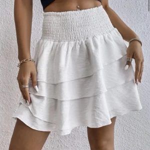 Sthlm stil kjol 🤍 - Väldigt bra skick köpt i Grekland för längden och säljer nu den för att den inte kommer till användning  