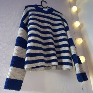 Tjocktröja - Randig tjocktröja från Monki