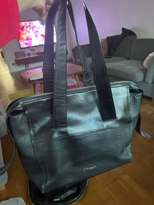 Tiger of sweden väska - Jättefint skick! Äkta skinn. 