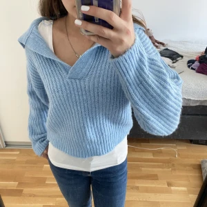 Tröja - Stickad tröja från Gina Tricot i väldigt bra skick, använd max 3 ggr💓