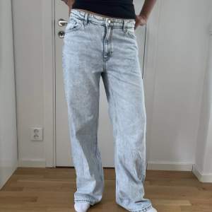 Skitsnygga jeans från Monki!! perfekt längd på mig som är 175 