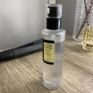 Cosrx Snail mucin - Säljer denna då jag tyvärr inte tål den, har använt ca 10 pumpar 