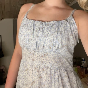 Klänning  - Sommarklänning i nyskick ! Säljes i storlek 36\S ! 