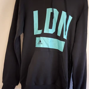 Adidas hoodie - Helt ok skick