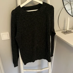 Stickad tröja - Från Veramoda. Aldrig använd. 