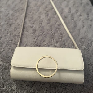 Väska - Aldrig använt!  Pris kan diskuteras 