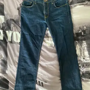 Riktigt snygga mörkblåa Nudie jeans | storlek 34/34 | Knappt använda (för stora) | Inga märken eller fläckar (som nya) | Ny pris: 1 600kr | Köppris: 500kr