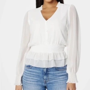 Vit Blus - Nyskick, använd en gång.