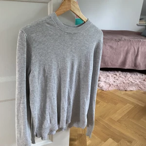 Grå stickad tröja - Grå stickad tröja från hm❣️