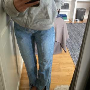 Säljer ett par blå jeans från Gina tricot, köpt för 500