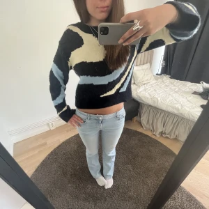 Tröja  - Snyggaste tröjan från Vera Moda!! Knappt använd! 🙏🏽❤️