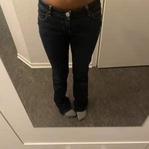 Lågmidjade jeans i storlek 26🥰