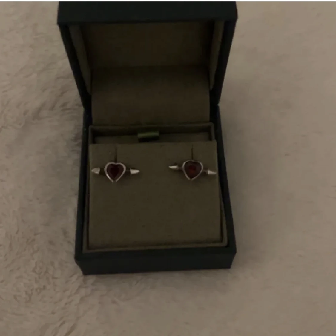 Maria Nilsdotter Pierced Heart Örhänge - 90