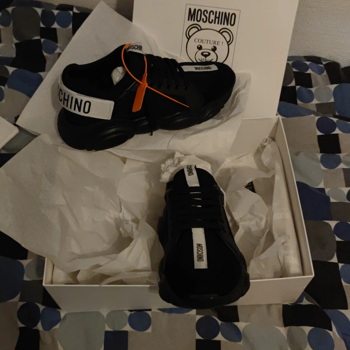 Helt nya moshino - 90