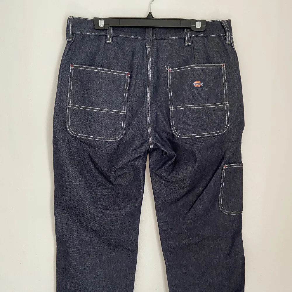 Säljer mina Dickies. Knappt använda och är 100 års jubileum jeans från Dickies. Skriv om du har frågor om mått och pris kan diskuteras . Jeans & Byxor.