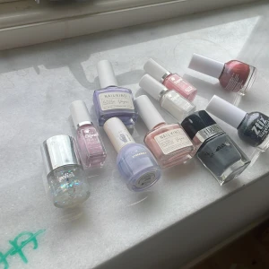 Nagellack  - Dem små 2 för 15. Dem stora 2 för 25. Frakt 15kr