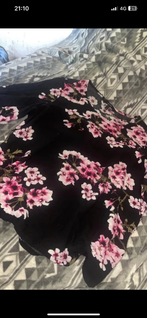 Blus  - Så vacker aldrig använd 