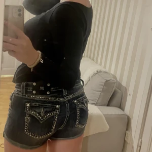 Lowrise Missme shorts  - Shorts som är klippte så man själv kan justera hur långa man vill ha! Normalt w31 men små så snarare en 29 