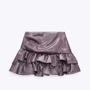 Jag söker denna kjol från zara i storlek S 
