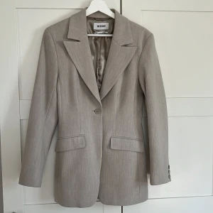 Beige kavaj - Galet fin kavaj från Weekday. Figursydd och bra kvalitet 🤌