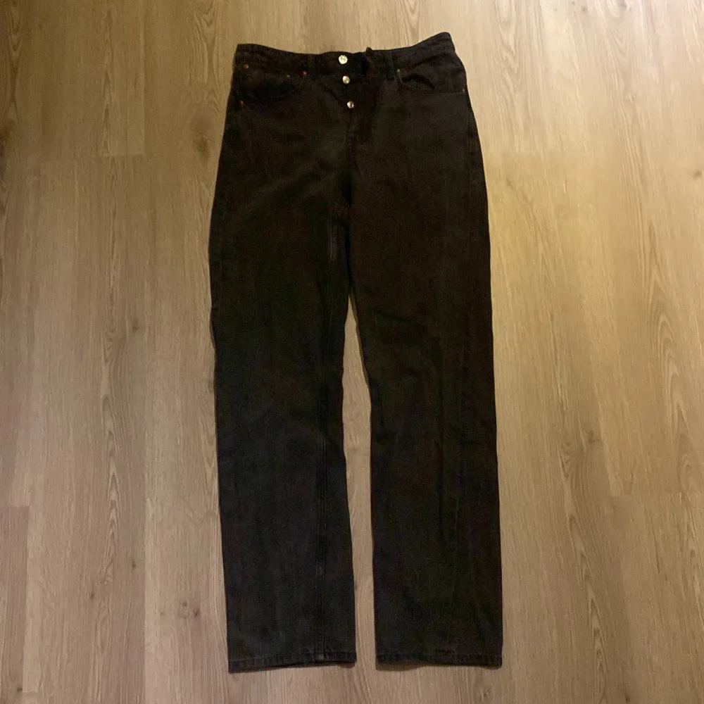 Svarta jeans, använda fåtal gånger och bra kvalitet . Jeans & Byxor.