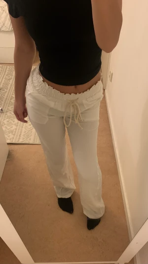 Linnebyxor  - Ja säljer dessa fina linnebyxor som tyvärr inte kommer till någon användning, alltså helt nya och oanvända. 