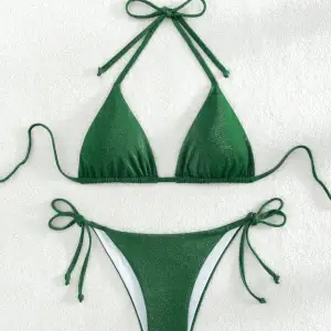 Grön glittrig bikini! 👙 Helt ny, aldrig använd.  (Storlek L mens sitter som en s/m)
