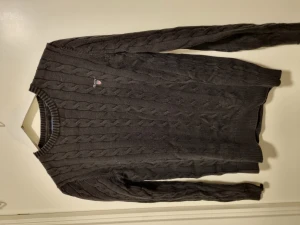 Gant kofta - Stickad svart kofta. Använd.