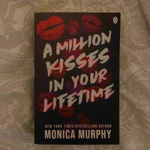 A million kisses in your lifetime bok av Monica Murphy, läst endast en gång, väldigt bra! Rekommenderas! Köptes för 229kr💕🩷 Pris går att diskuteras💕