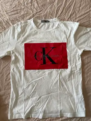 T-shirt i fint skick från Calvin Klein