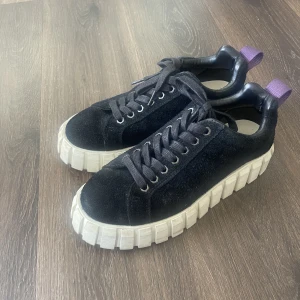 Eytys odessa - Eytys skor, i bra skick.  Färg suede black  Nypris 1900kr