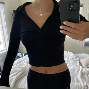 Ribbstickad topp från hm, i jätte bra skick🥰 - Jätte söt ribbstickas topp från hm