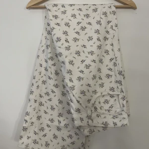 Jeans - Väldigt gulliga jeans som aldrig är använda men lappen är avdragen.