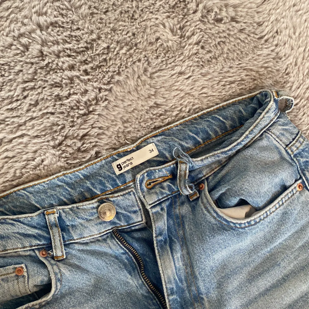 Raka jeans i storlek 34 från Gina . Jeans & Byxor.