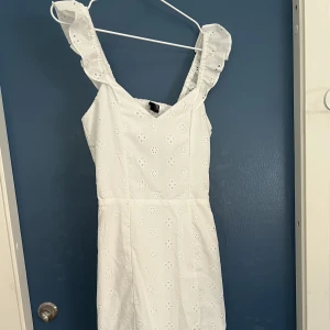 Klänning  - Klänning ifrån hm, aldrig använd