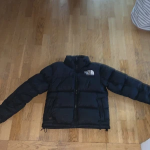 North Face jacka - Säljer min north face jacka för att den är för liten. 9/10 skick