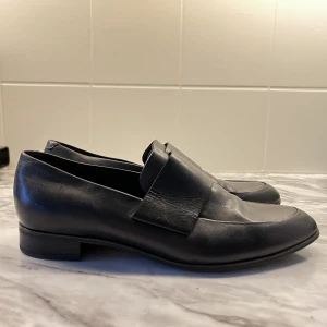 Vagabond  - Svarta skinnloafers från vagabond i storlek 38. Fint skick - som nya 