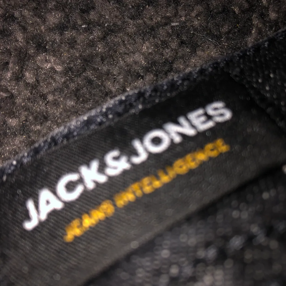 Fina Jack&Jones jeans använd fåtal gånger. Nyskick. . Farkut & Housut.