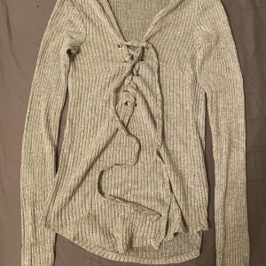 Grå tröja  - En tajt grå tröja från Gina Tricot 