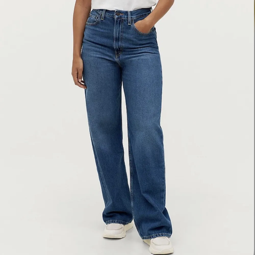 High Loose jeanse från Levi’s. Endast använda en gång och är i bra skick.. Jeans & Byxor.