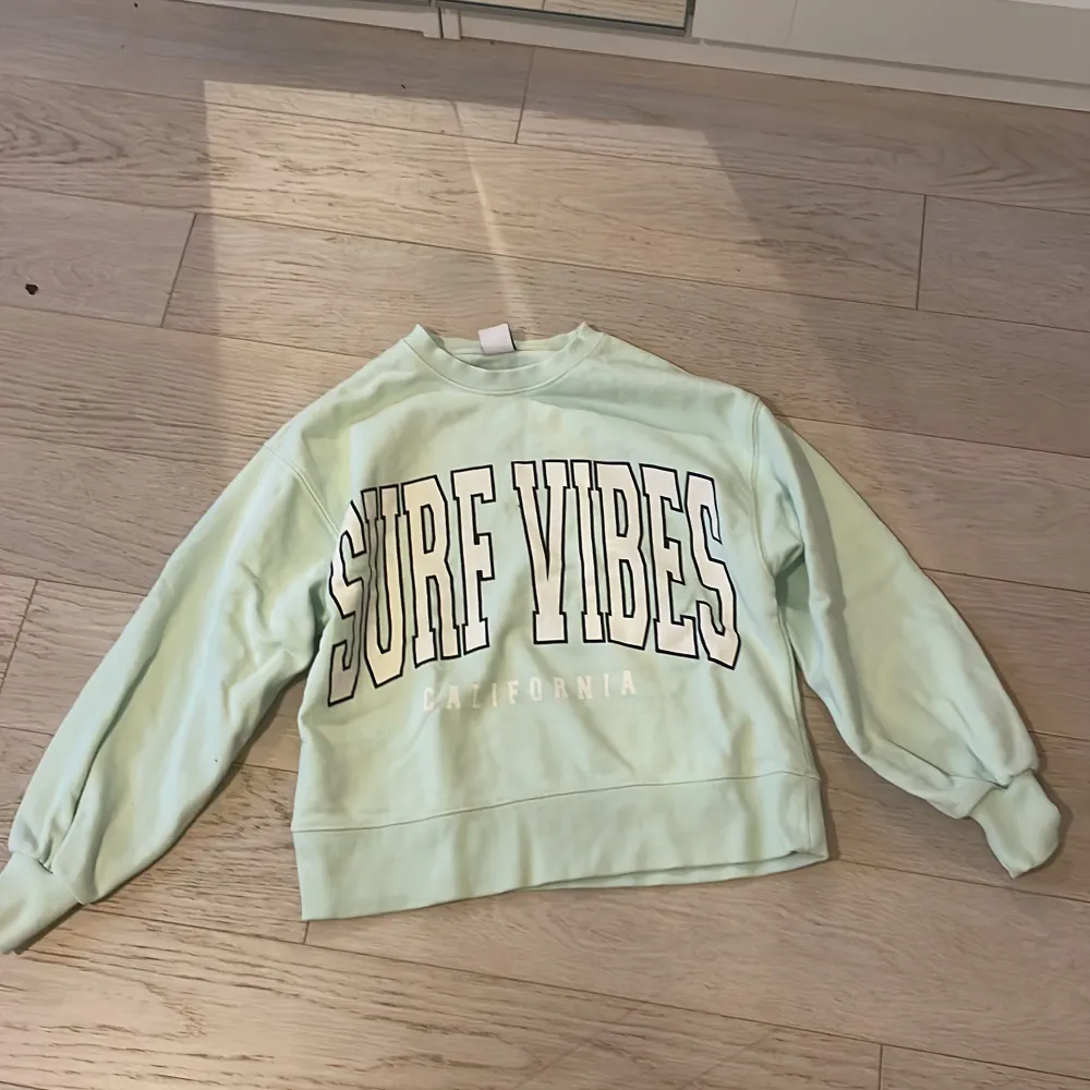 11-12 år har använt typ 5 gånger bra skick har vuxit ur den gick innan på 350kr. Hoodies.