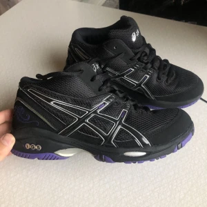 ASICS GEL retro mid tops - EU39 - Använda, men i toppenskick. 9/10. 