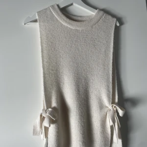 Stickad väst - Endast använd ett fåtal ggr.