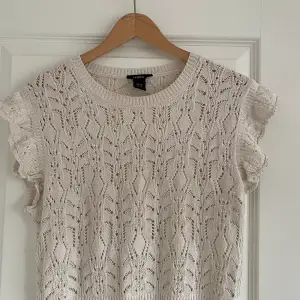 Jättefin hålstickad tröja från Lindex i strl M/S. Tröjan är som ny!😊 