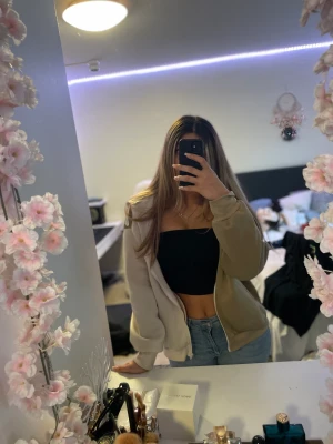 Gullig kofta/hoodie - Skriv för info och bilder