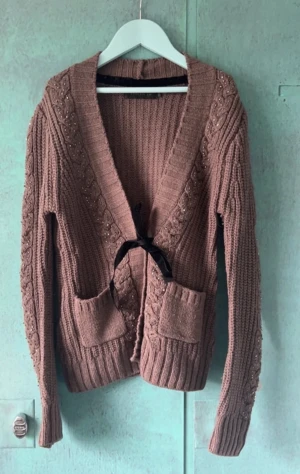 Kofta  - Brun kofta med paljetter. Storlek xs.