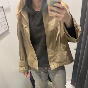 Hope hoodie - Köpt second hand men endast använd en gång. Fint skick, köparen står för frakt 📦 